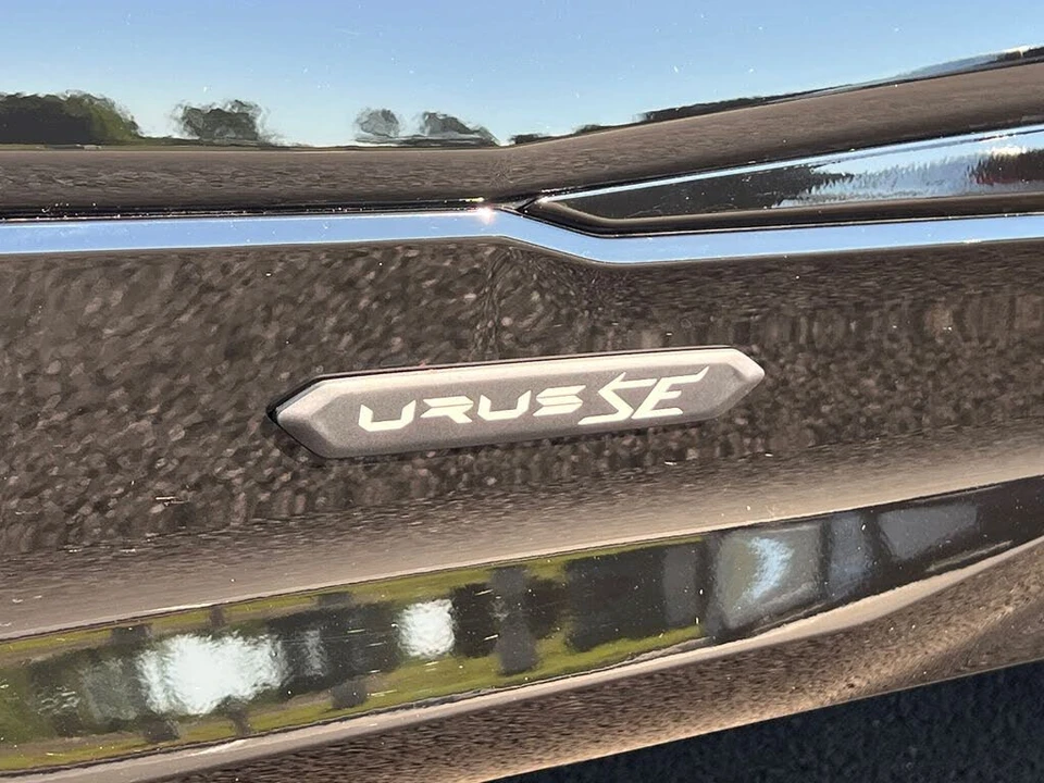 2025 Lamborghini Urus SE - Image 29 of 31