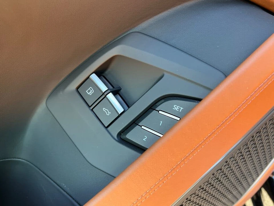 2025 Lamborghini Urus SE - Image 13 of 31