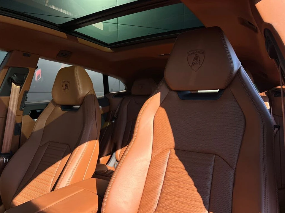 2025 Lamborghini Urus SE - Image 16 of 31