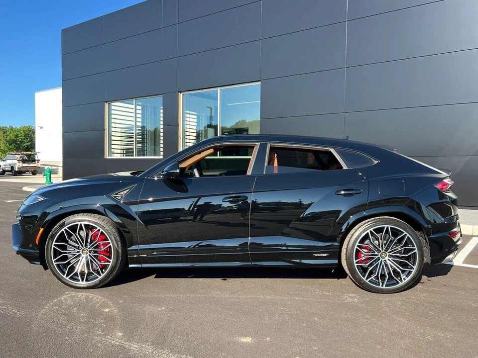 2025 Lamborghini Urus SE - Image 4 of 31