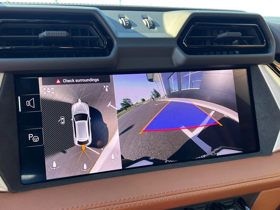 2025 Lamborghini Urus SE - Image 21 of 31