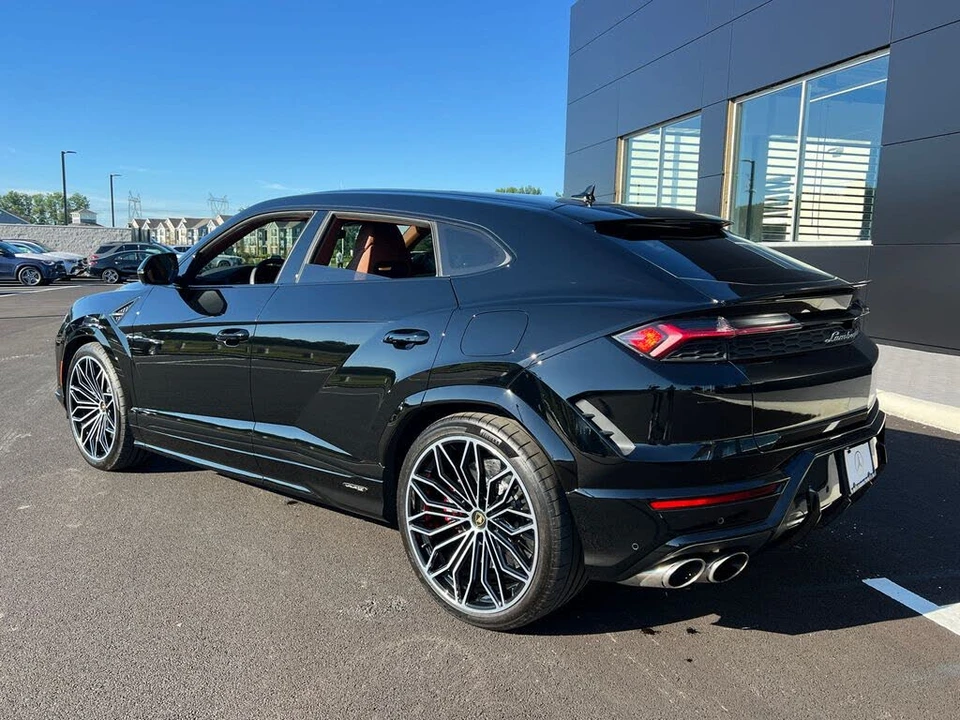 2025 Lamborghini Urus SE - Image 5 of 31