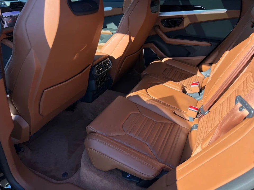 2025 Lamborghini Urus SE - Image 25 of 31
