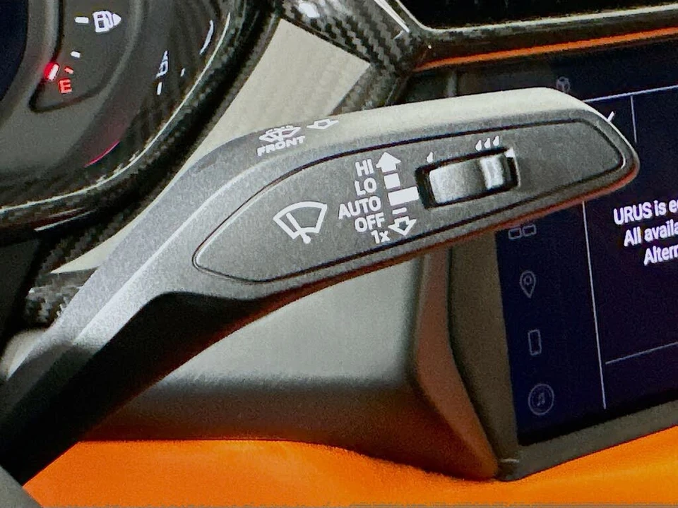 2025 Lamborghini Urus SE - Image 22 of 31
