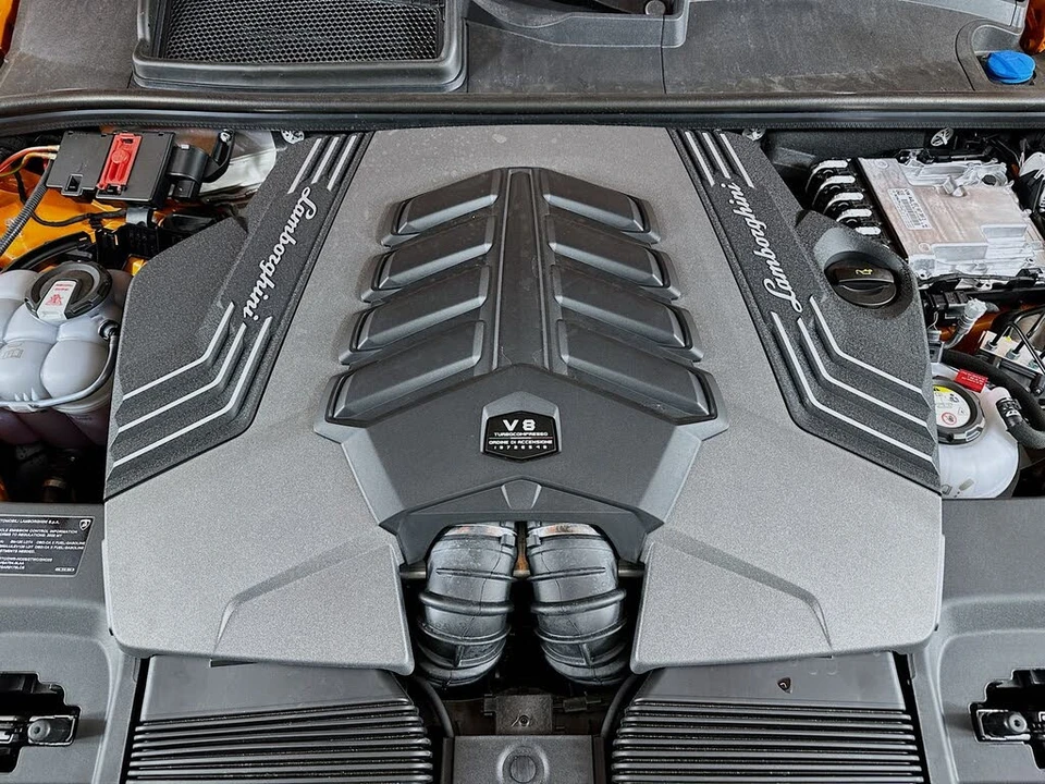 2025 Lamborghini Urus SE - Image 14 of 31
