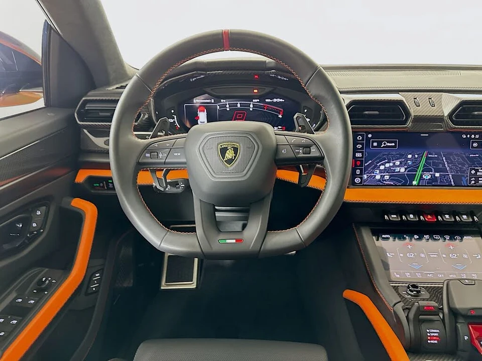 2025 Lamborghini Urus SE - Image 16 of 31