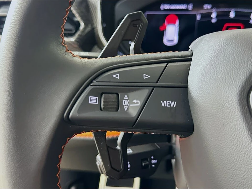 2025 Lamborghini Urus SE - Image 19 of 31