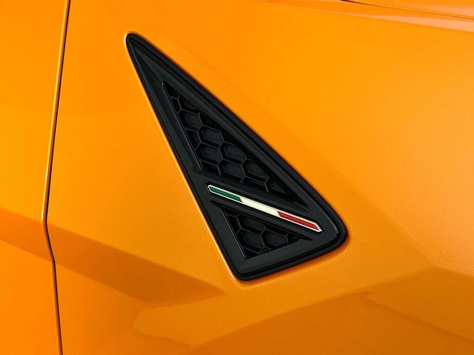 2025 Lamborghini Urus SE - Image 9 of 31