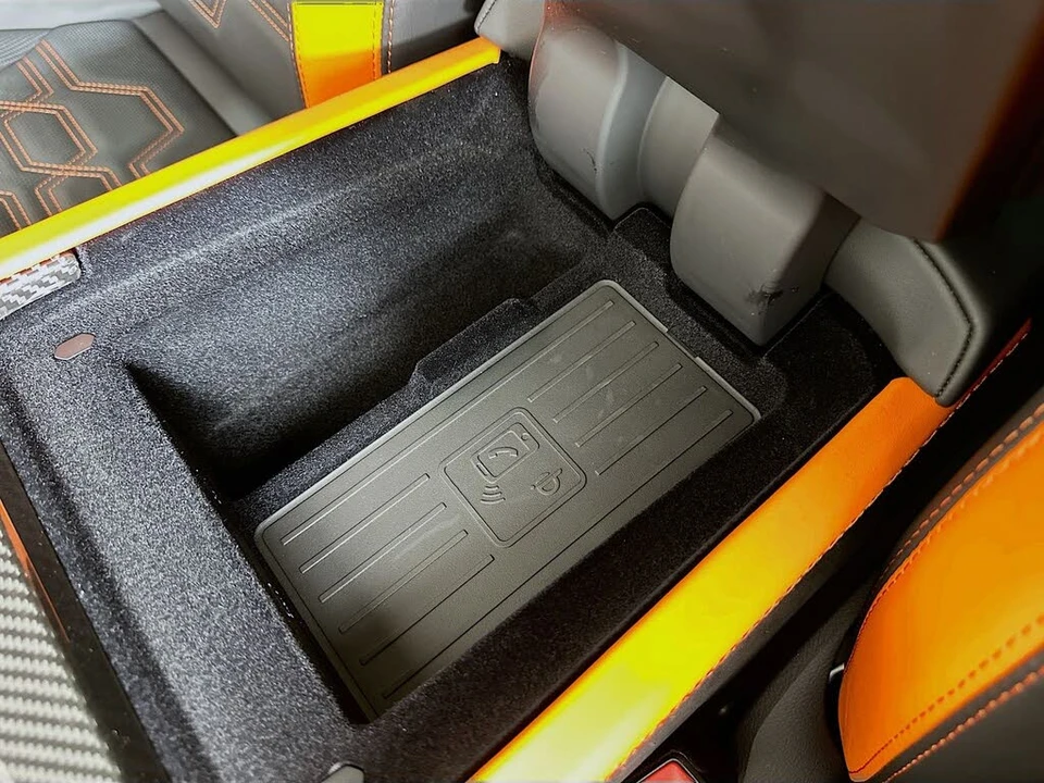 2025 Lamborghini Urus SE - Image 31 of 31