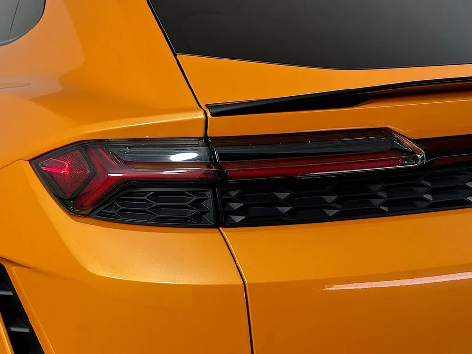 2025 Lamborghini Urus SE - Image 13 of 31