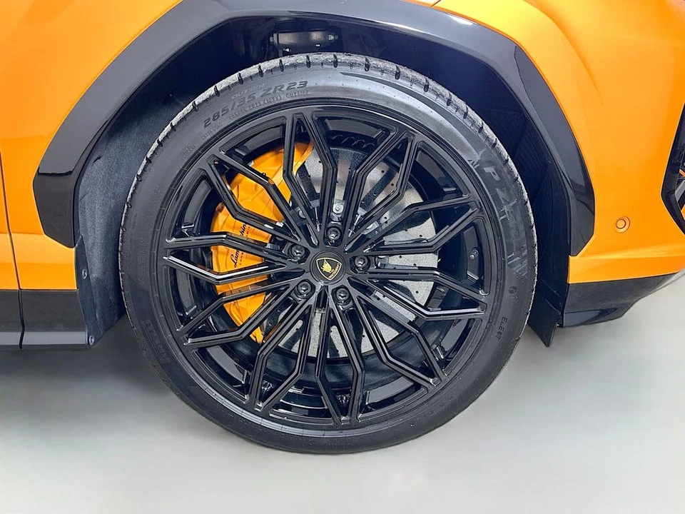 2025 Lamborghini Urus SE - Image 11 of 31