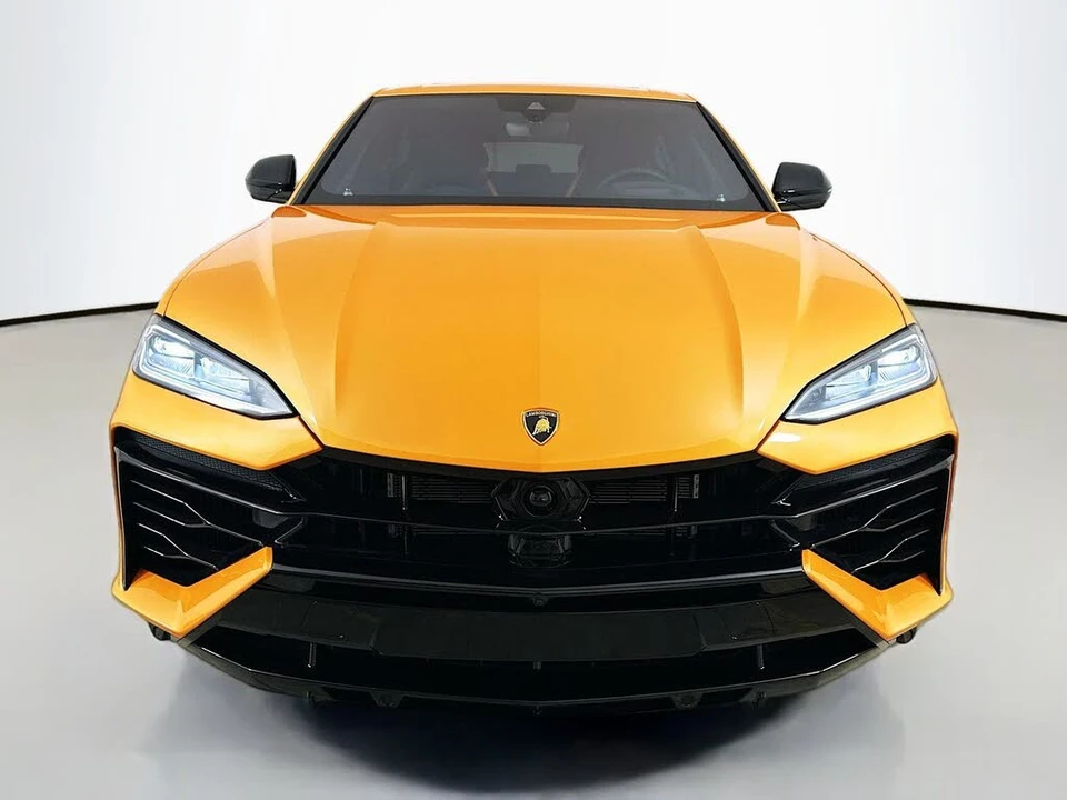2025 Lamborghini Urus SE - Image 2 of 31
