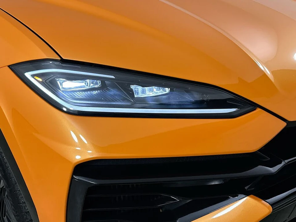 2025 Lamborghini Urus SE - Image 10 of 31