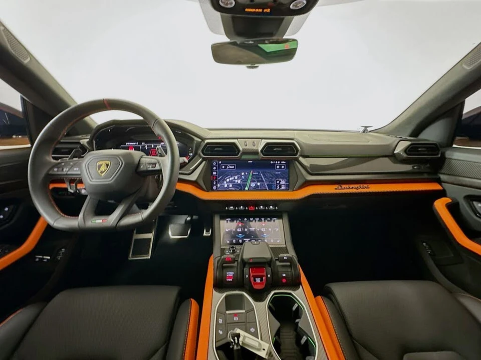 2025 Lamborghini Urus SE - Image 15 of 31