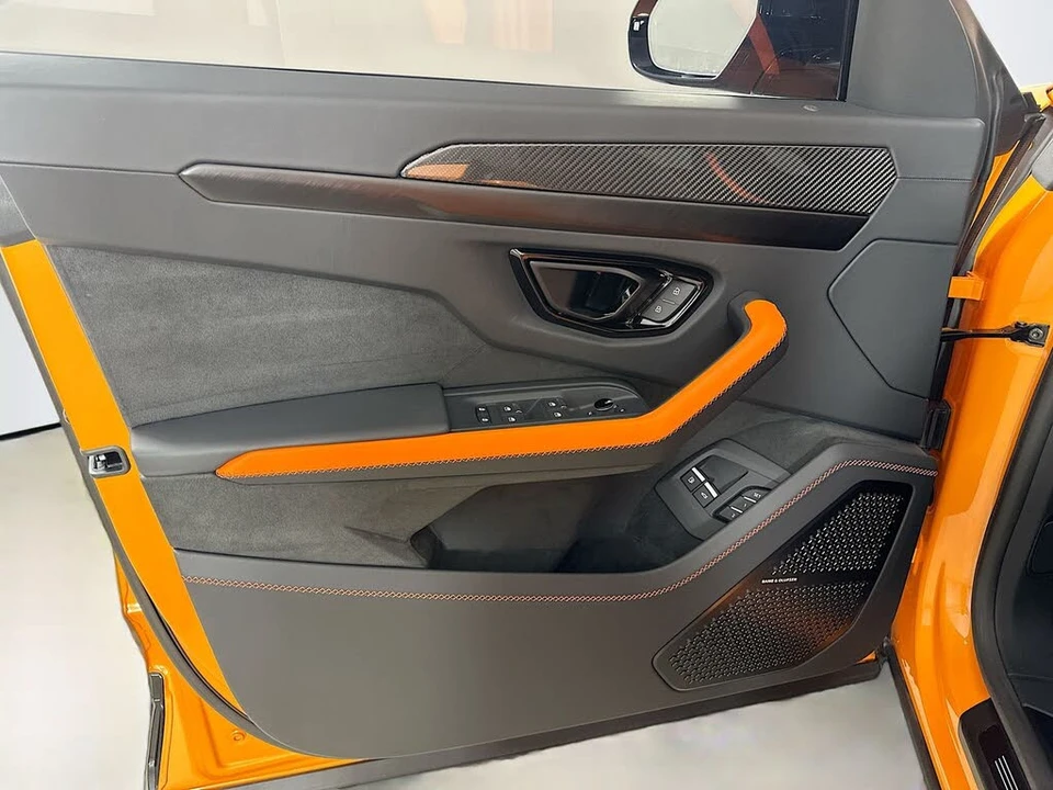 2025 Lamborghini Urus SE - Image 17 of 31