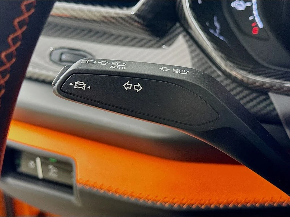 2025 Lamborghini Urus SE - Image 21 of 31