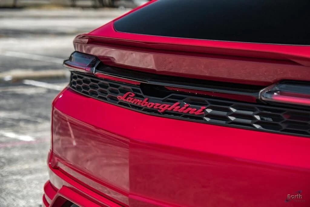 2025 Lamborghini Urus SE - Image 17 of 31