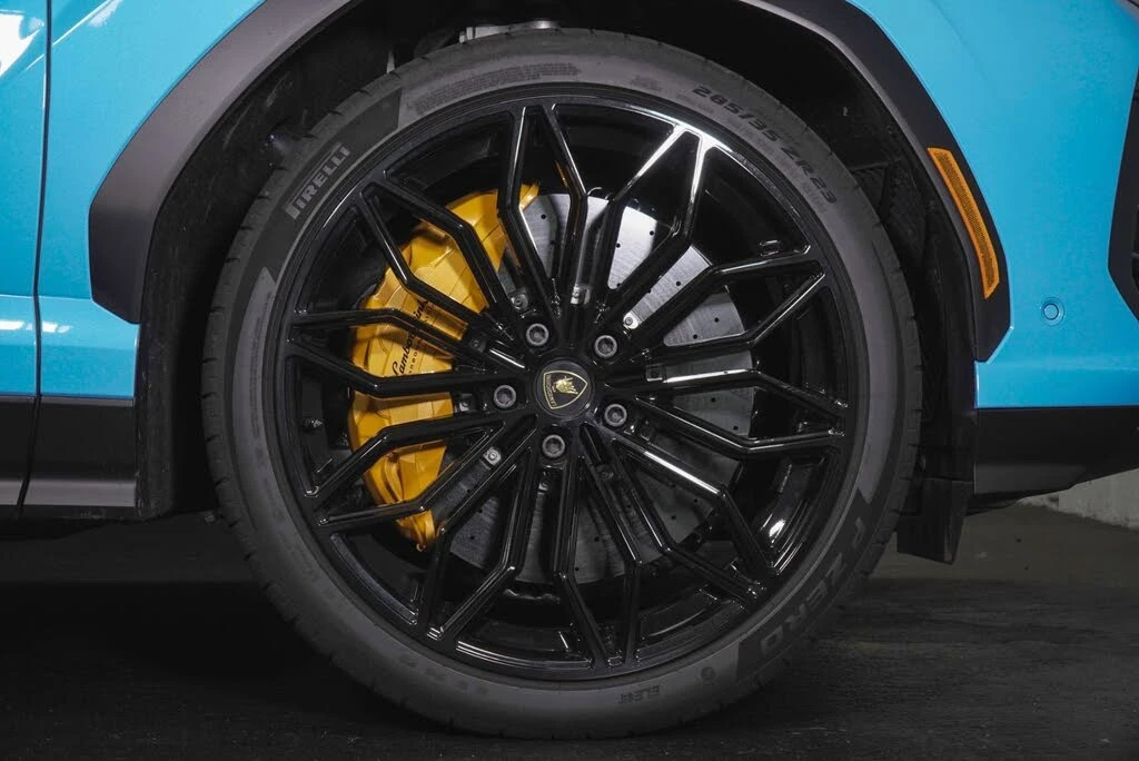 2025 Lamborghini Urus SE - Image 4 of 31