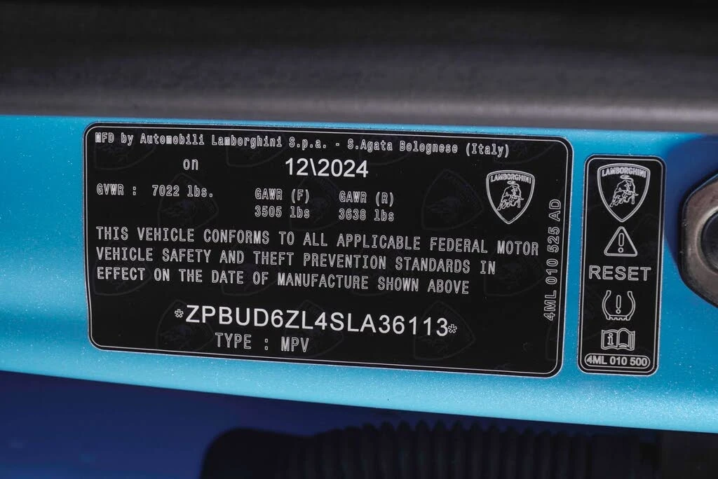 2025 Lamborghini Urus SE - Image 26 of 31
