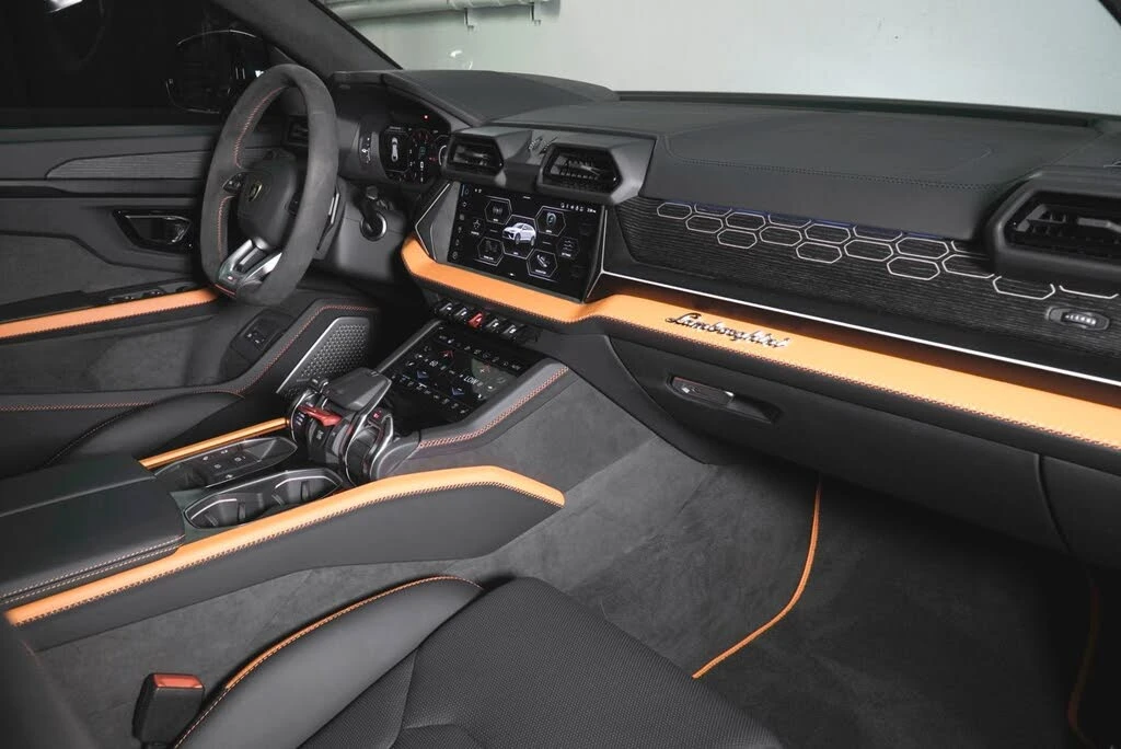 2025 Lamborghini Urus SE - Image 21 of 31