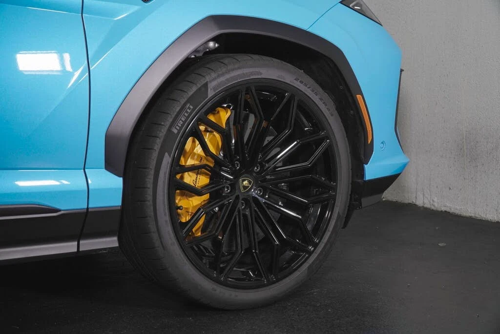 2025 Lamborghini Urus SE - Image 9 of 31