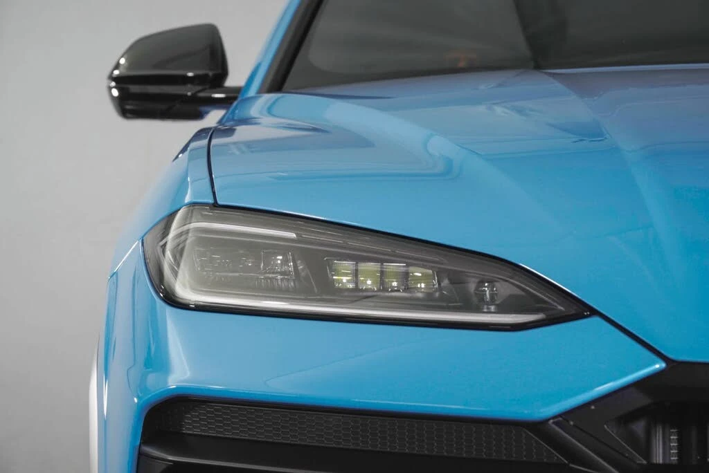 2025 Lamborghini Urus SE - Image 15 of 31