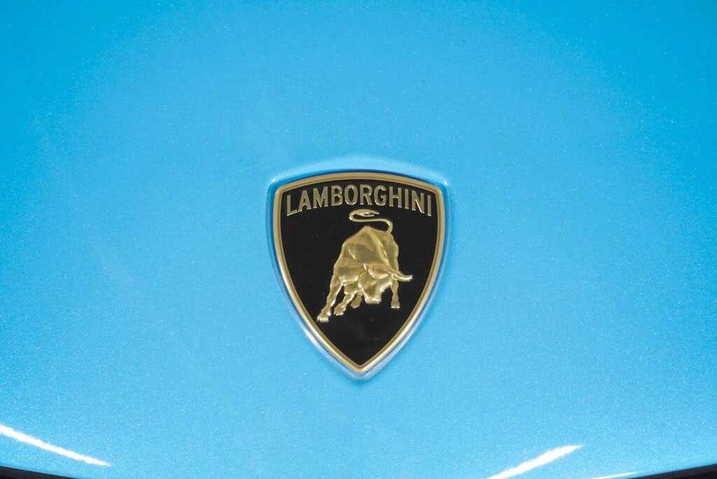 2025 Lamborghini Urus SE - Image 16 of 31