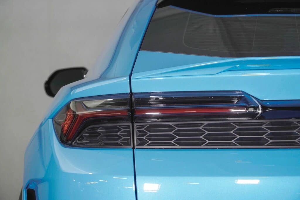 2025 Lamborghini Urus SE - Image 19 of 31