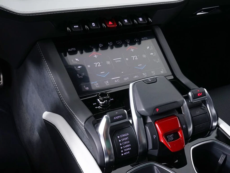 2025 Lamborghini Urus SE - Image 29 of 31