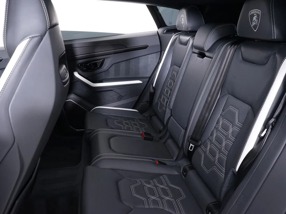 2025 Lamborghini Urus SE - Image 26 of 31