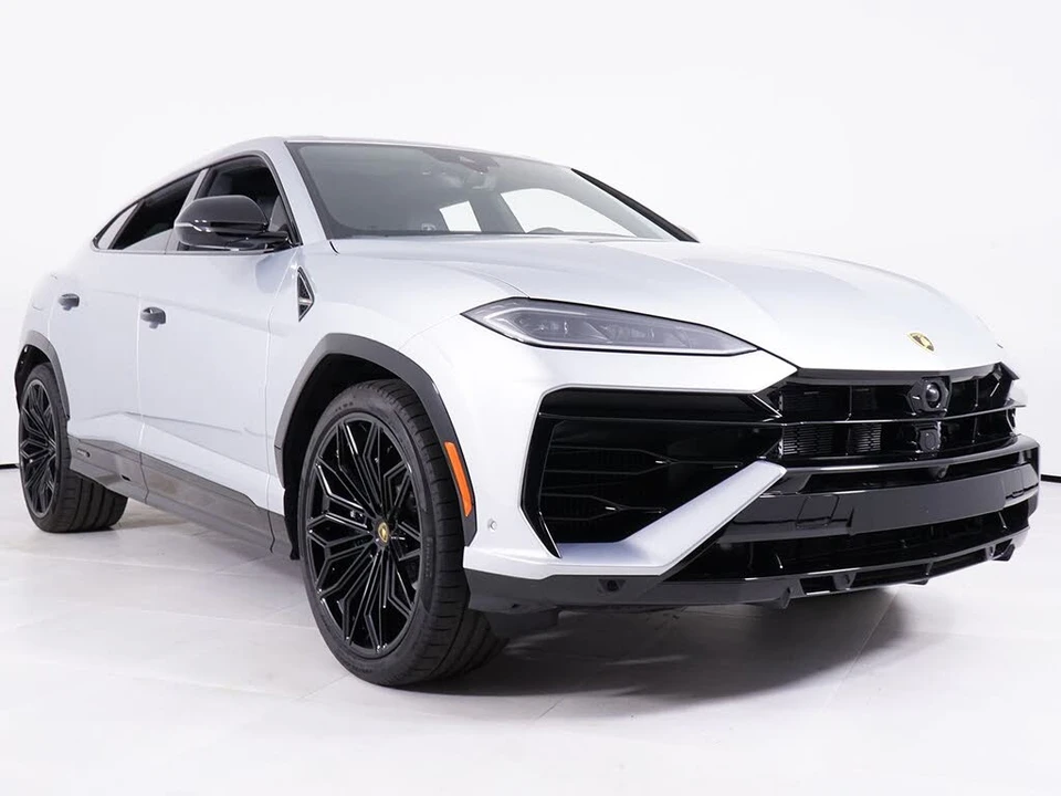 2025 Lamborghini Urus SE - Image 17 of 31