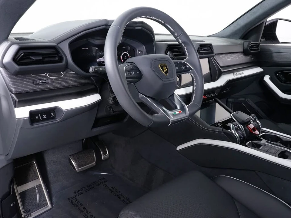2025 Lamborghini Urus SE - Image 4 of 31