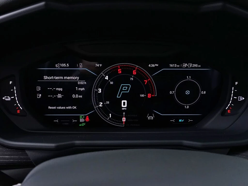 2025 Lamborghini Urus SE - Image 22 of 31
