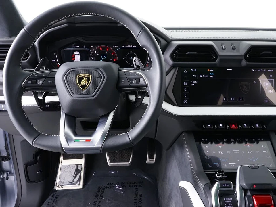 2025 Lamborghini Urus SE - Image 27 of 31