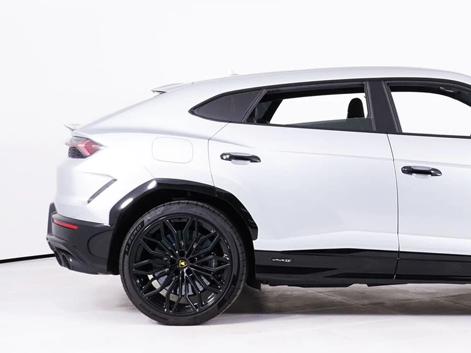 2025 Lamborghini Urus SE - Image 14 of 31