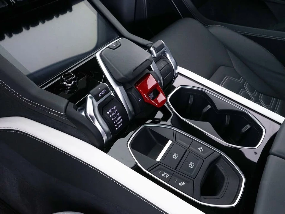 2025 Lamborghini Urus SE - Image 30 of 31