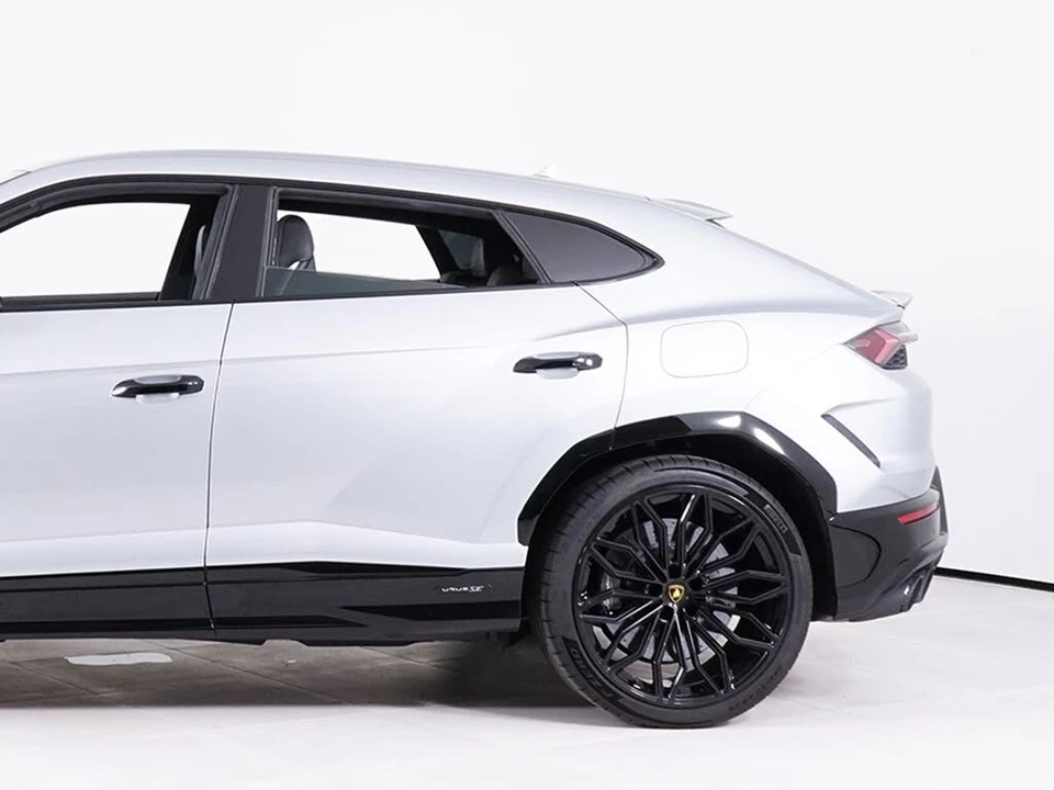 2025 Lamborghini Urus SE - Image 13 of 31