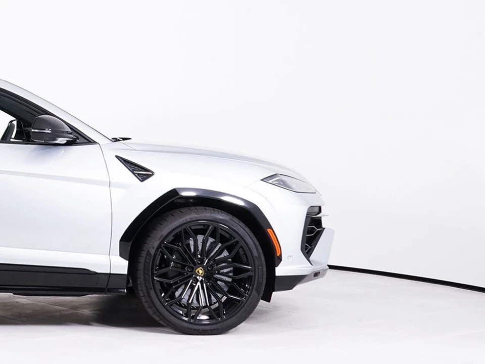 2025 Lamborghini Urus SE - Image 15 of 31