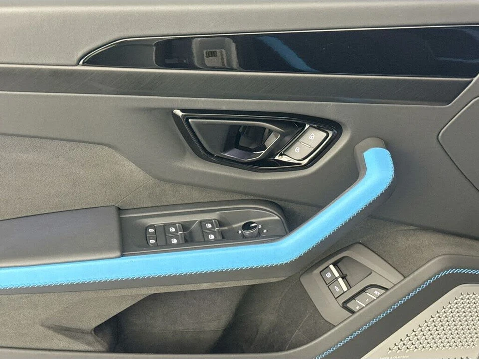 2025 Lamborghini Urus SE - Image 18 of 31