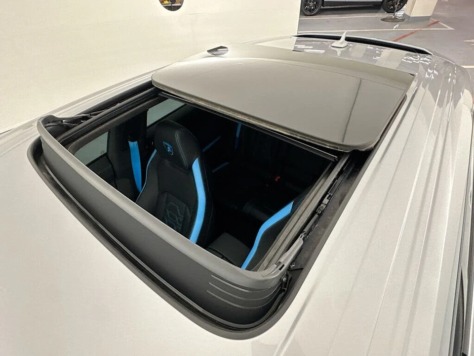 2025 Lamborghini Urus SE - Image 23 of 31