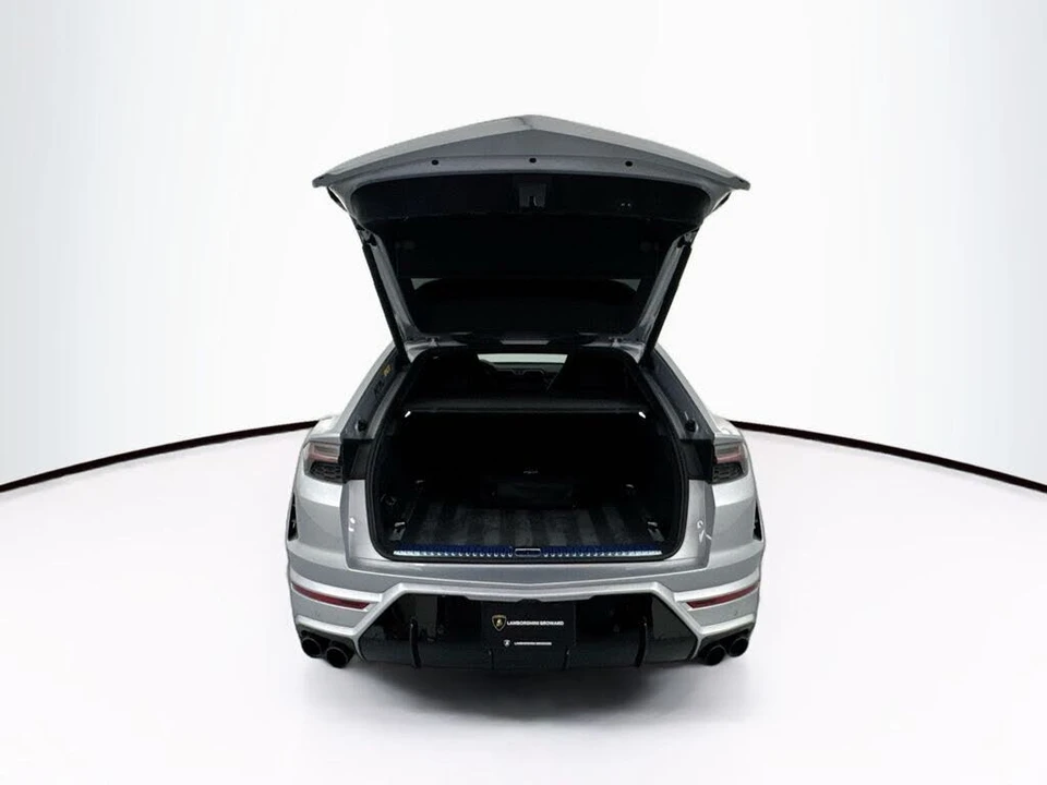 2025 Lamborghini Urus SE - Image 29 of 31