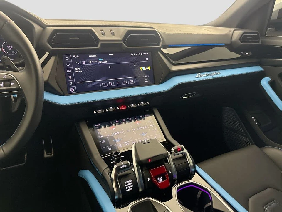 2025 Lamborghini Urus SE - Image 25 of 31