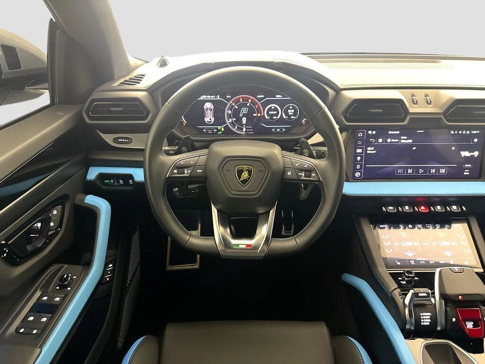 2025 Lamborghini Urus SE - Image 24 of 31