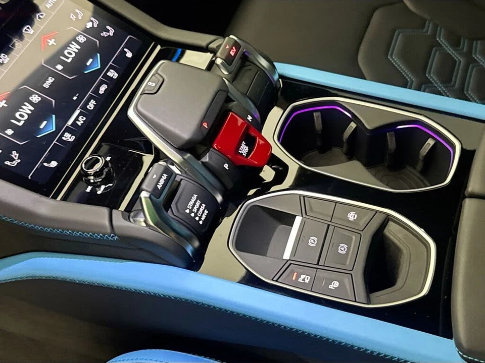 2025 Lamborghini Urus SE - Image 17 of 31