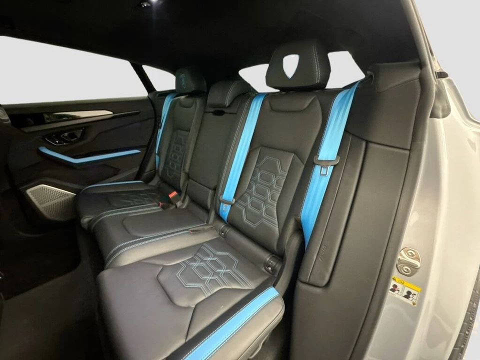 2025 Lamborghini Urus SE - Image 26 of 31