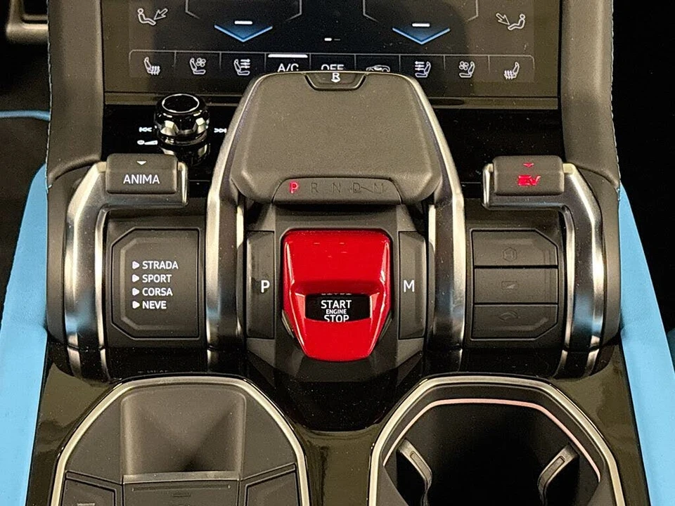 2025 Lamborghini Urus SE - Image 13 of 31