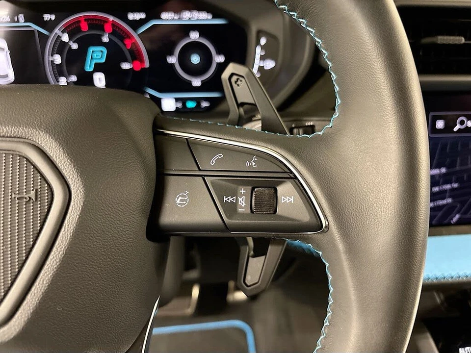 2025 Lamborghini Urus SE - Image 29 of 31