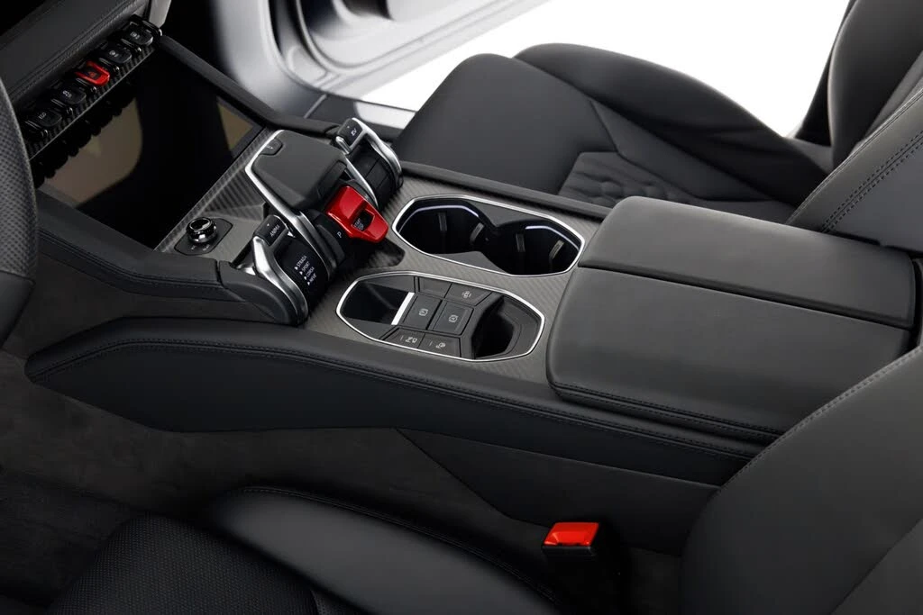 2025 Lamborghini Urus SE - Image 25 of 31