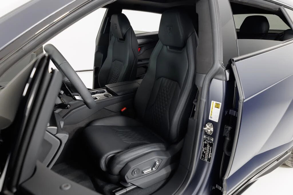 2025 Lamborghini Urus SE - Image 16 of 31