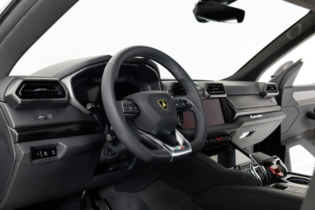 2025 Lamborghini Urus SE - Image 18 of 31